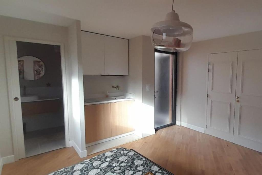 Joli Studio Avec Stationnement Gratuit Dans La Rue Apartment Le Mans Exterior foto